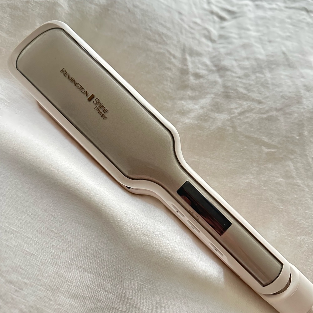 Remington Silver and White Hair Straightener